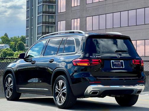 Night Black 2026 Mercedes-Benz GLB 250 4MATIC