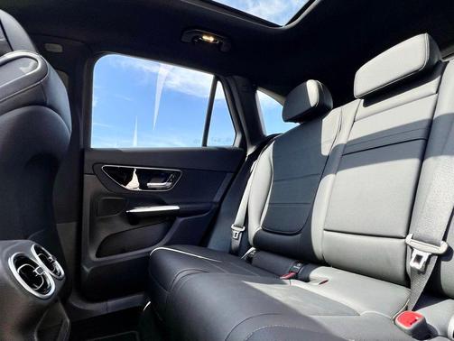 Starling Blue Metallic 2026 Mercedes-Benz GLC 300 4MATIC