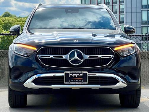 Obsidian Black Metallic 2026 Mercedes-Benz GLC 300 4MATIC