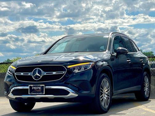 Obsidian Black Metallic 2026 Mercedes-Benz GLC 300 4MATIC