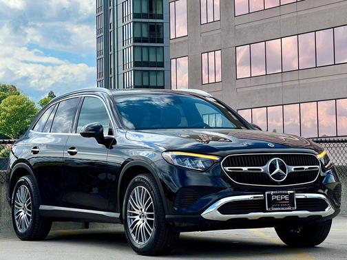Obsidian Black Metallic 2026 Mercedes-Benz GLC 300 4MATIC