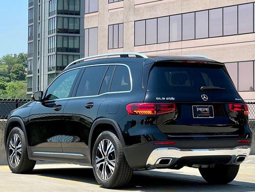 Night Black 2026 Mercedes-Benz GLB 250 4MATIC
