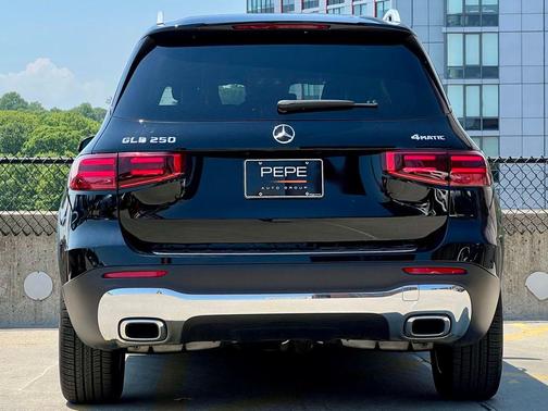 Night Black 2026 Mercedes-Benz GLB 250 4MATIC