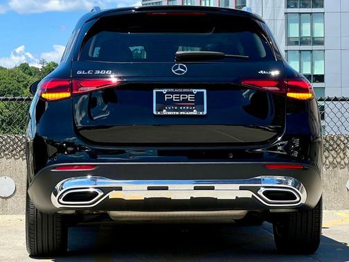 Black 2024 Mercedes-Benz GLC 300 4MATIC