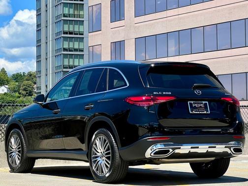 Black 2024 Mercedes-Benz GLC 300 4MATIC