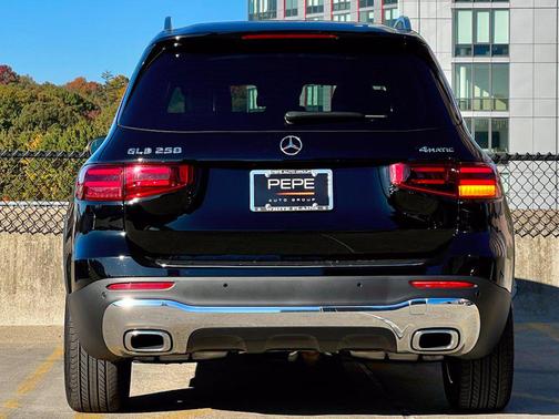 Night Black 2024 Mercedes-Benz GLB 250 4MATIC