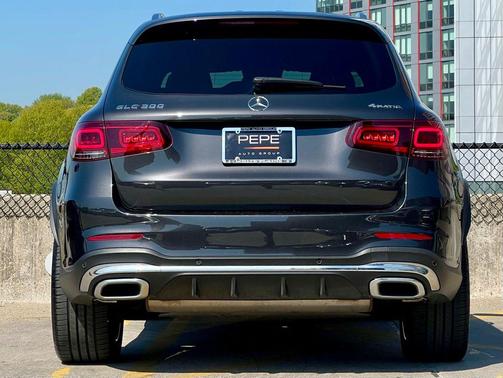 Graphite Grey Metallic 2022 Mercedes-Benz GLC 300 4MATIC