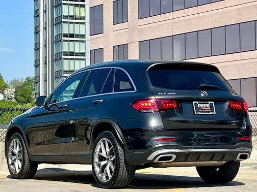 Graphite Grey Metallic 2022 Mercedes-Benz GLC 300 4MATIC