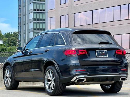 Graphite Grey Metallic 2022 Mercedes-Benz GLC 300 4MATIC