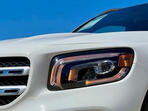 Polar White 2023 Mercedes-Benz GLB 250 4MATIC