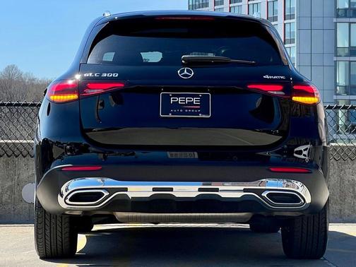 2026 Mercedes-Benz GLC 300 4MATIC