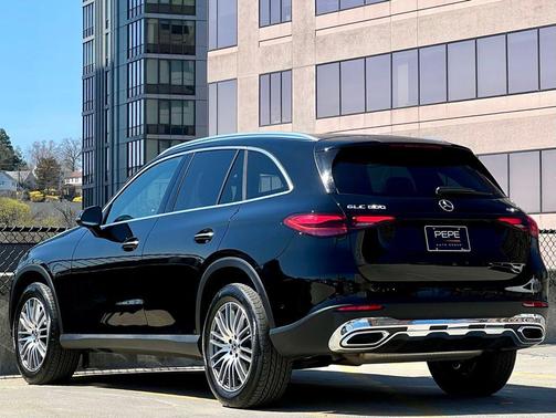 2026 Mercedes-Benz GLC 300 4MATIC