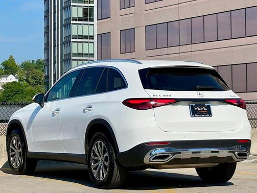 Polar White 2023 Mercedes-Benz GLC 300 4MATIC