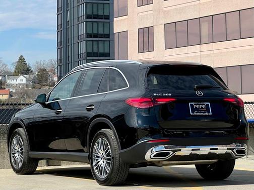 2026 Mercedes-Benz GLC 300 4MATIC