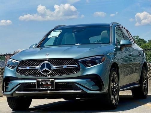 Verde Silver Metallic 2025 Mercedes-Benz GLC 300 4MATIC