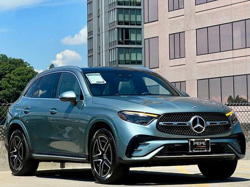 Verde Silver Metallic 2025 Mercedes-Benz GLC 300 4MATIC