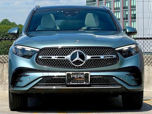 Verde Silver Metallic 2025 Mercedes-Benz GLC 300 4MATIC