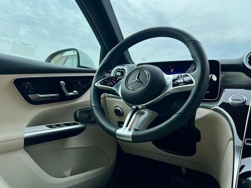 2025 Mercedes-Benz GLC 300 4MATIC