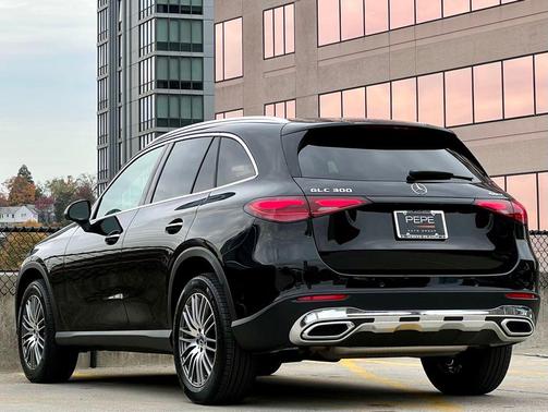 2025 Mercedes-Benz GLC 300 4MATIC