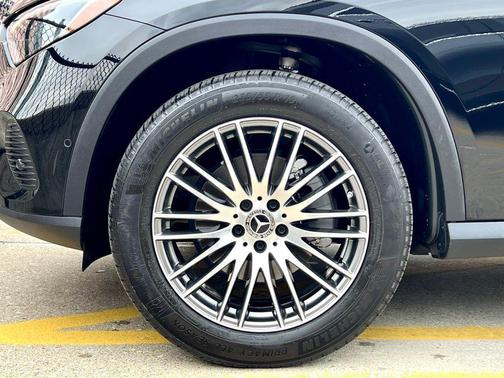 2025 Mercedes-Benz GLC 300 4MATIC