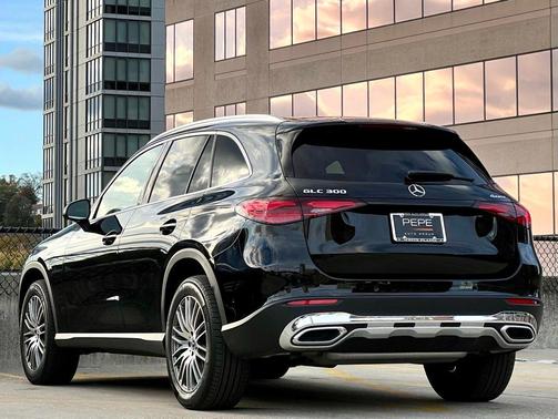 2025 Mercedes-Benz GLC 300 4MATIC