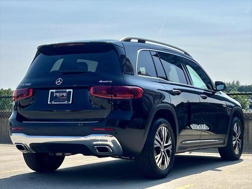 2025 Mercedes-Benz GLB 250 4MATIC