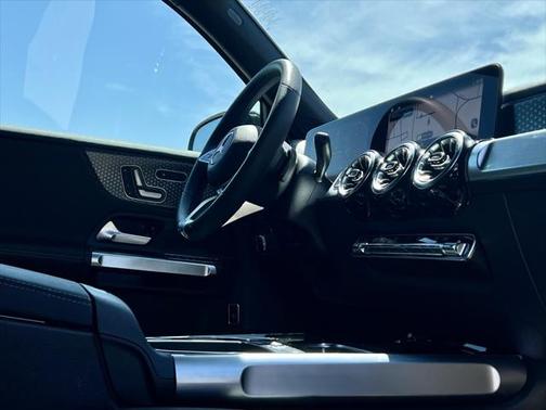 2025 Mercedes-Benz GLB 250 4MATIC
