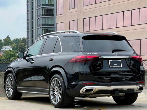 Obsidian Black Metallic 2026 Mercedes-Benz GLE 450 4MATIC