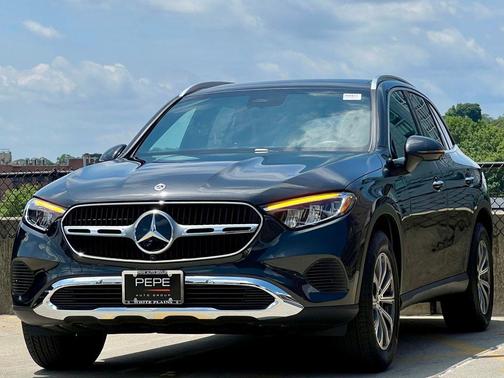 Graphite Grey Metallic 2026 Mercedes-Benz GLC 300 4MATIC