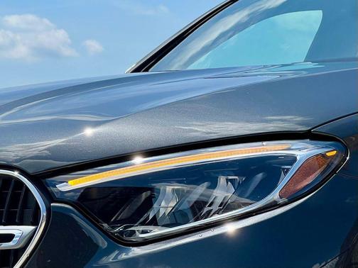 Graphite Grey Metallic 2026 Mercedes-Benz GLC 300 4MATIC