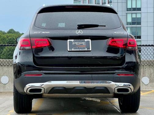 Black 2022 Mercedes-Benz GLC 300 4MATIC