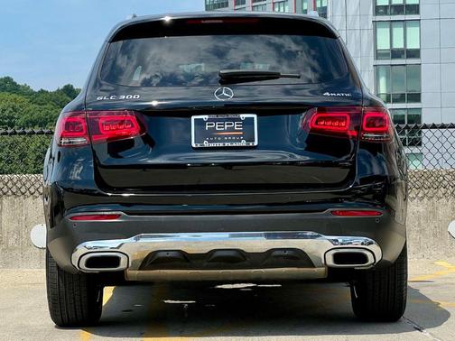 Black 2022 Mercedes-Benz GLC 300 4MATIC