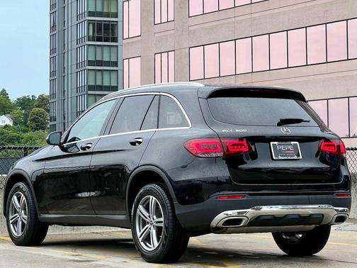 Black 2022 Mercedes-Benz GLC 300 4MATIC