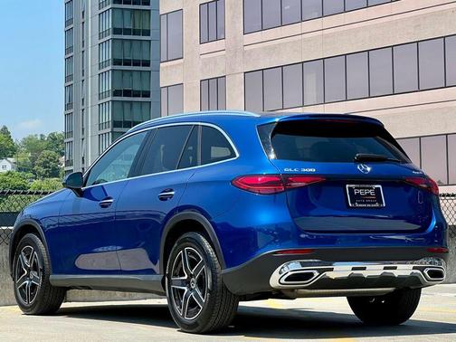 Starling Blue Metallic 2026 Mercedes-Benz GLC 300 4MATIC