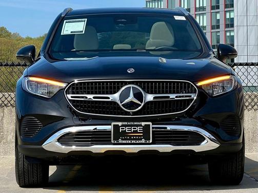 Obsidian Black Metallic 2026 Mercedes-Benz GLC 300 4MATIC