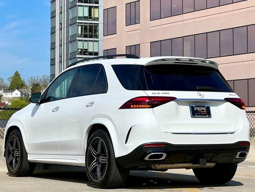 MANUFAKTUR Moonlight White Metallic 2025 Mercedes-Benz GLE 450 4MATIC
