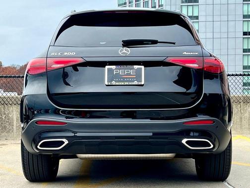 2025 Mercedes-Benz GLC 300 4MATIC