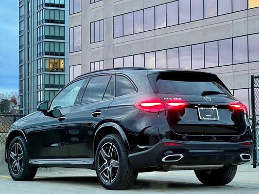 2025 Mercedes-Benz GLC 300 4MATIC