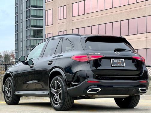 2025 Mercedes-Benz GLC 300 4MATIC
