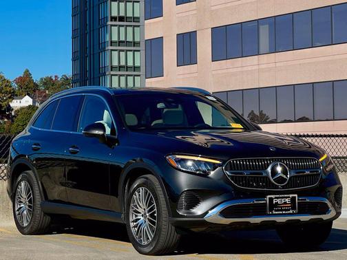 Graphite Grey Metallic 2026 Mercedes-Benz GLC 300 4MATIC