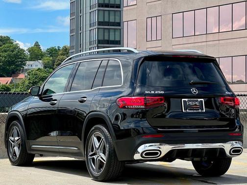 Night Black 2023 Mercedes-Benz GLB 250 4MATIC