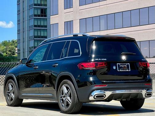 Night Black 2023 Mercedes-Benz GLB 250 4MATIC
