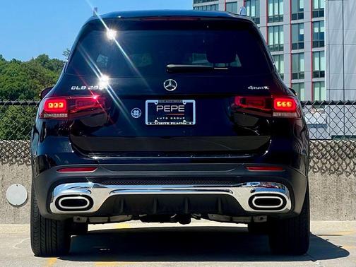 Night Black 2023 Mercedes-Benz GLB 250 4MATIC
