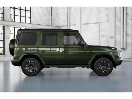 MANUFAKTUR Olive Metallic 2026 Mercedes-Benz G-Class G 550