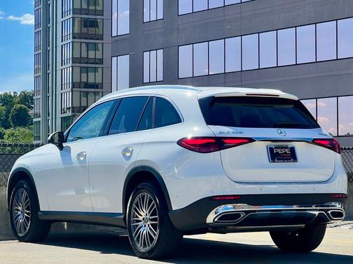 Polar White 2023 Mercedes-Benz GLC 300 4MATIC