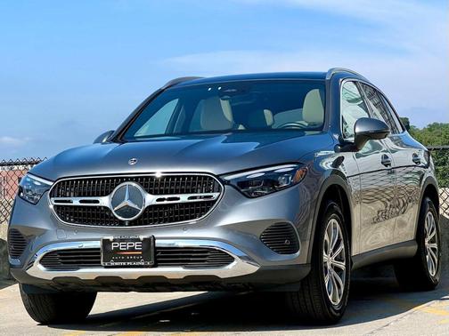 Selenite Grey Metallic 2023 Mercedes-Benz GLC 300 4MATIC