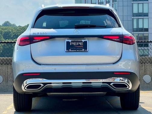Cirrus Silver Metallic 2026 Mercedes-Benz GLC 300 4MATIC