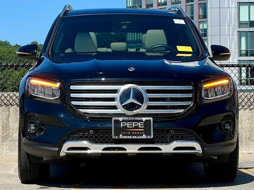 Night Black 2025 Mercedes-Benz GLB 250 4MATIC