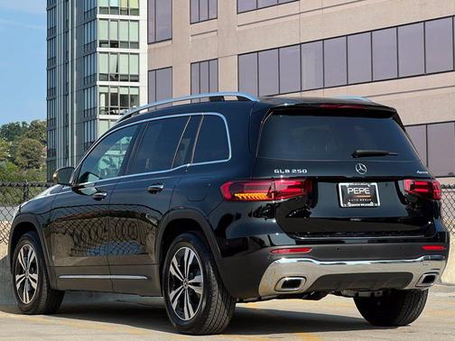 Night Black 2025 Mercedes-Benz GLB 250 4MATIC