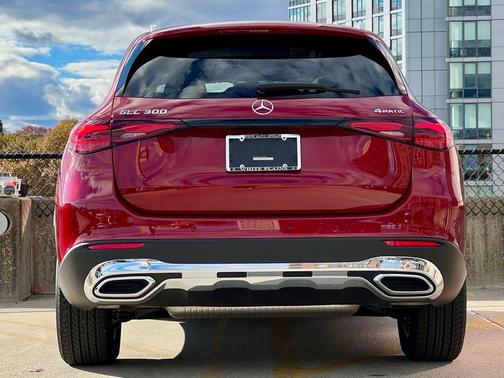 2025 Mercedes-Benz GLC 300 4MATIC